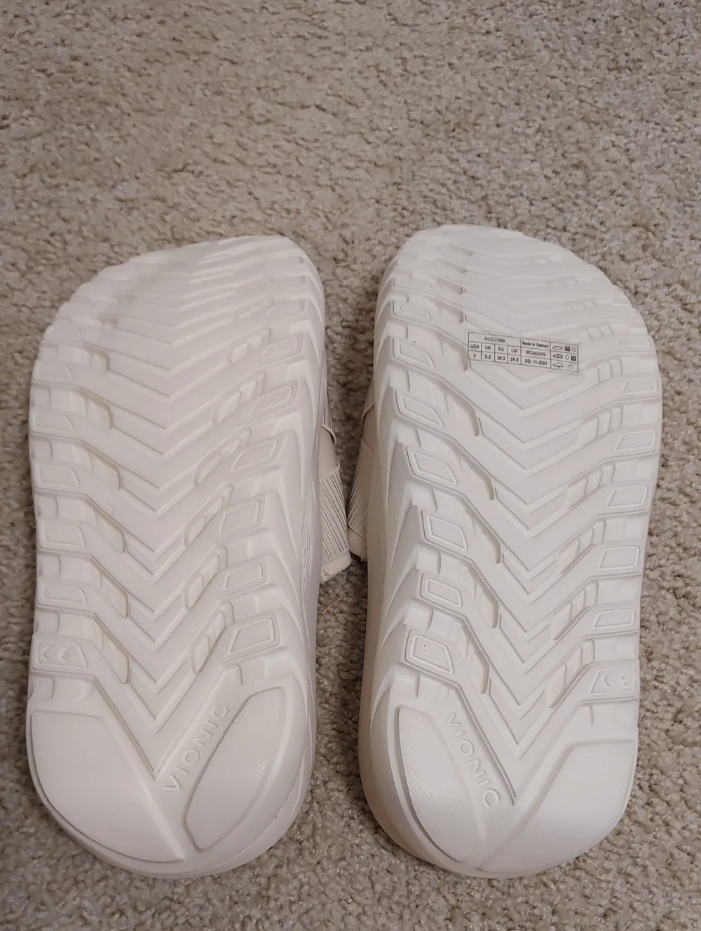 Vionic Slides In Cream( Size 8)